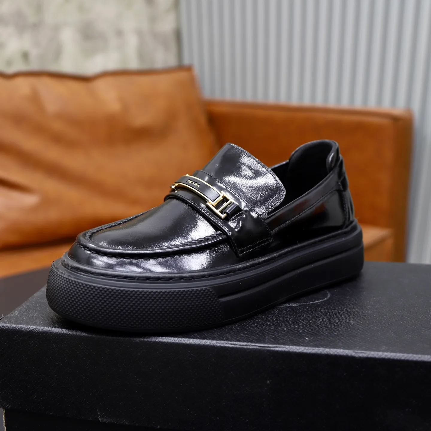 Ex-factory price: 500💰🙅‍♂️🙅‍♂️🙅‍♂️ Brand: PRADA Standard code: Men's code 38-44 (45 can be customized) Grade: Same style as the official website Original order quality Material: Original cowhide surface Comfortable lining Original outsole Style category: Men's fashionable casual leather shoes Distinguished big-name luxury elements Top luxury Color: Color of the actual picture